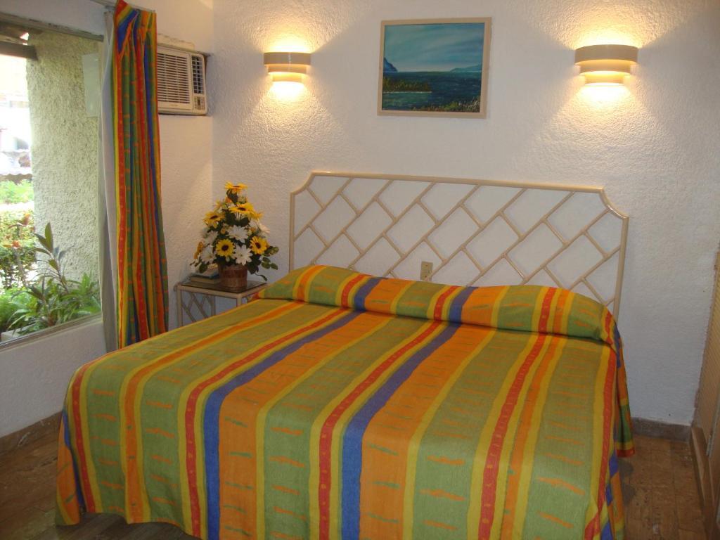 Sands Acapulco Hotel&Bungalows Bagian luar foto